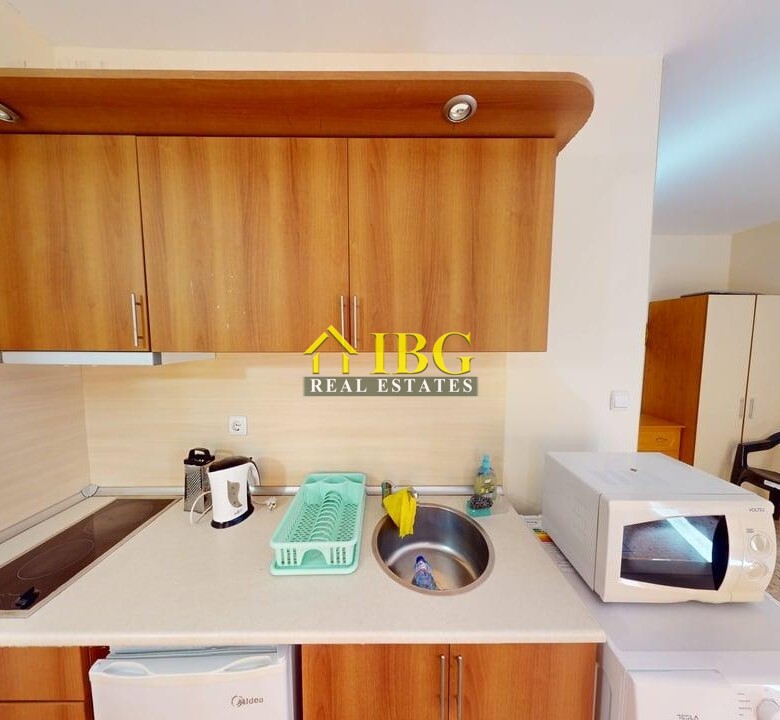 Studio with balcony and exit to the green yard in Royal Dreams, Sunny Beach