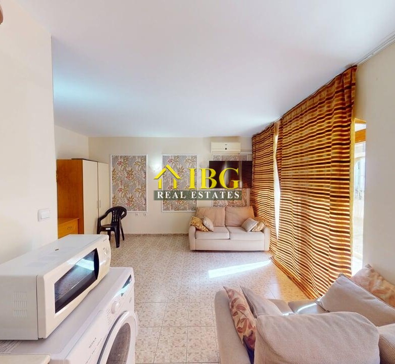 Studio with balcony and exit to the green yard in Royal Dreams, Sunny Beach