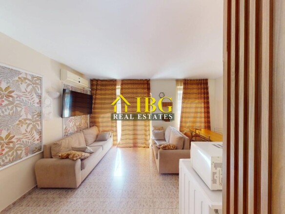 Studio with balcony and exit to the green yard in Royal Dreams, Sunny Beach