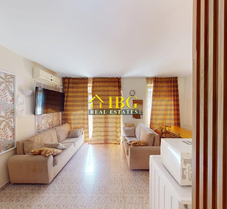 Studio with balcony and exit to the green yard in Royal Dreams, Sunny Beach