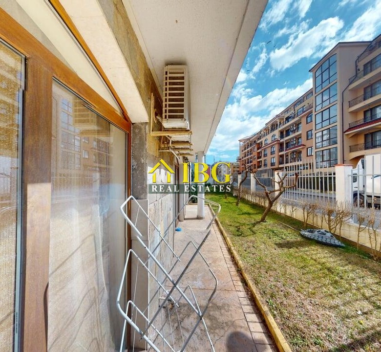 Studio with balcony and exit to the green yard in Royal Dreams, Sunny Beach
