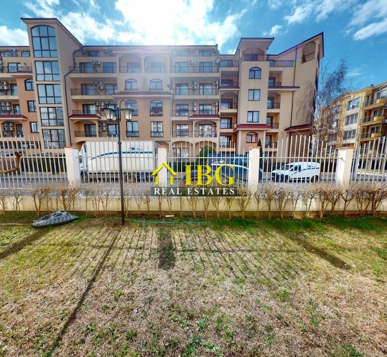Studio with balcony and exit to the green yard in Royal Dreams, Sunny Beach