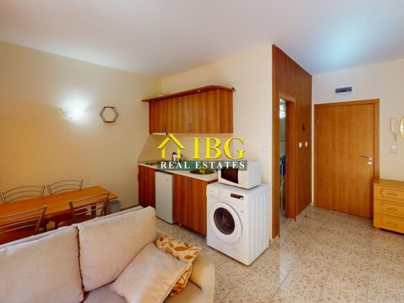Studio with balcony and exit to the green yard in Royal Dreams, Sunny Beach