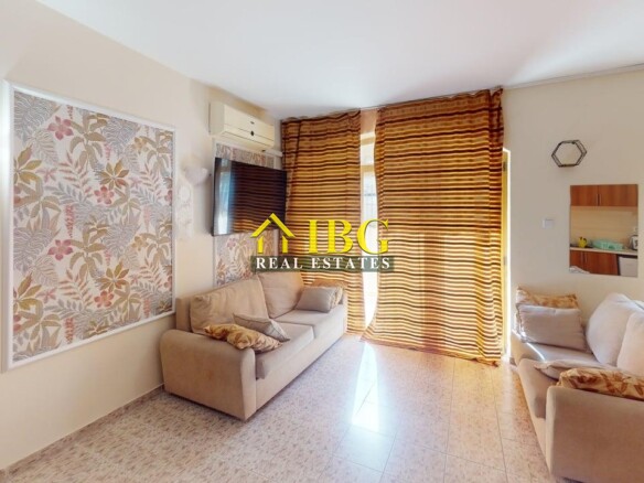 Studio with balcony and exit to the green yard in Royal Dreams, Sunny Beach