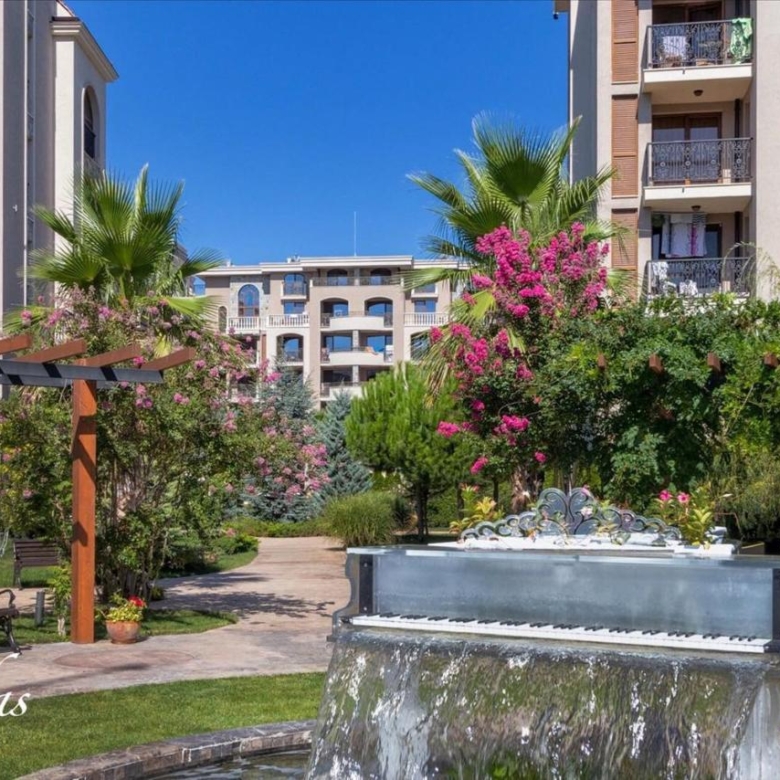 Furnished Studio with balcony and direct exit to the green yard and the pool | Cascadas Complex, Sunny Beach