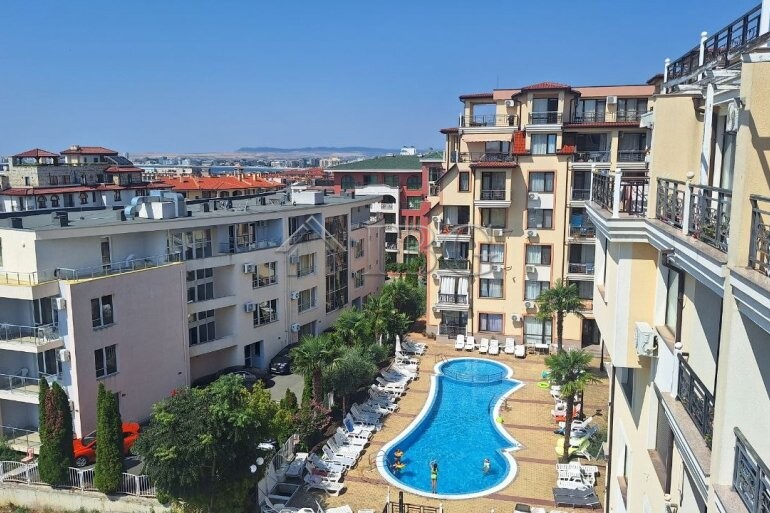 1-Bedroom Apartment with Sea and pool Views | Raduga 2, Sveti Vlas