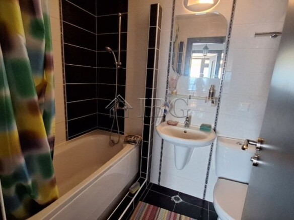 1-Bedroom Apartment with Sea and pool Views | Raduga 2, Sveti Vlas