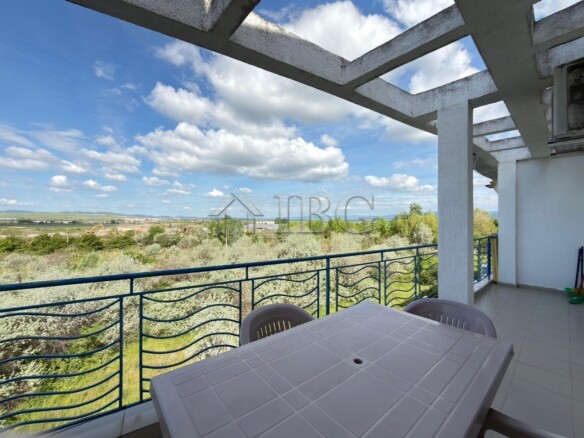 Spacious 3-Bedroom Maisonette in Sunny Day 3, Sunny Beach