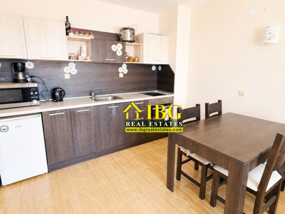Spacious apartment with 2 Bedrooms, 2 Bathrooms, partial sea and pool views in Paradise Dreams, Sveti Vlas