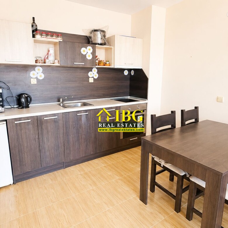 Spacious apartment with 2 Bedrooms, 2 Bathrooms, partial sea and pool views in Paradise Dreams, Sveti Vlas