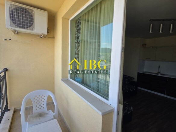 Spacious Open-Plan Apartment with Separate Sleeping Area | Amadeus 19, Sunny Beach