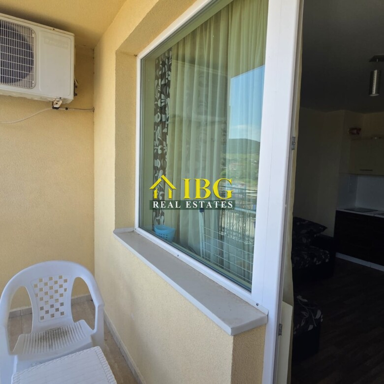 Spacious Open-Plan Apartment with Separate Sleeping Area | Amadeus 19, Sunny Beach