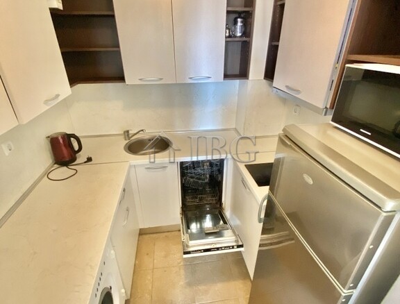 2-Bedroom Apartment with Sea and Pool views in Peter House Complex, Sunny Beach
