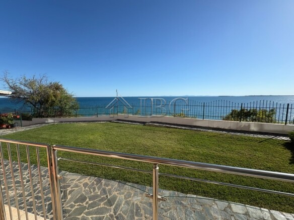 1-Bedroom Apartment with Panoramic Sea View on the First Line in Coral Beach, Sveti Vlas