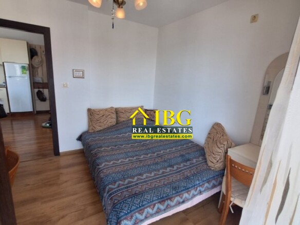 Sea and Pool view 1-bedroom apartment in Raduga, Sveti Vlas