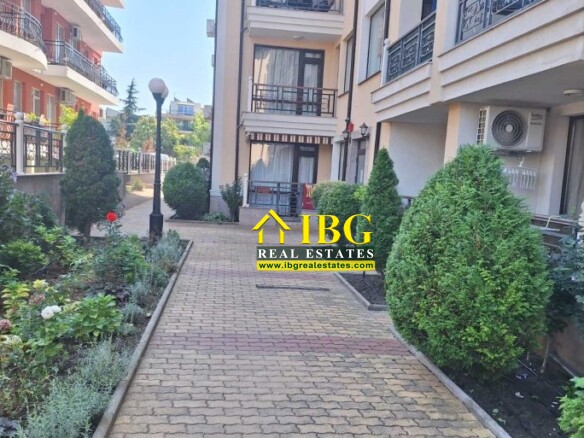 Sea and Pool view 1-bedroom apartment in Raduga, Sveti Vlas