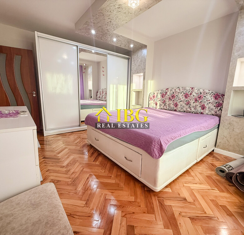Spacious 2-Bedroom Apartment with Gas Heating & Garage Included | For Rent