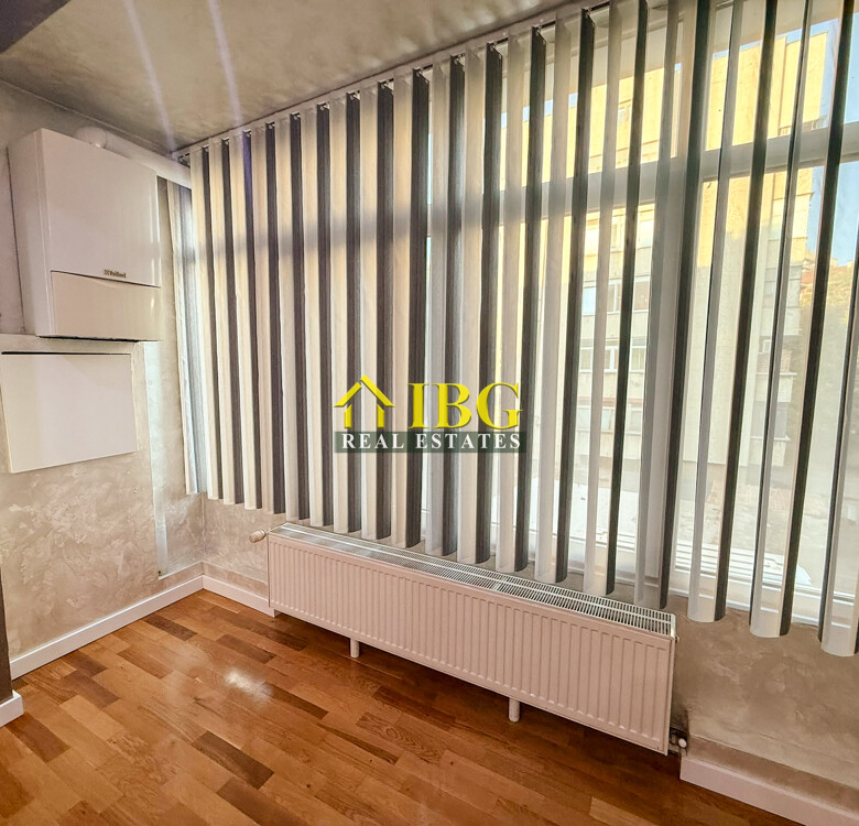 Spacious 2-Bedroom Apartment with Gas Heating & Garage Included | For Rent