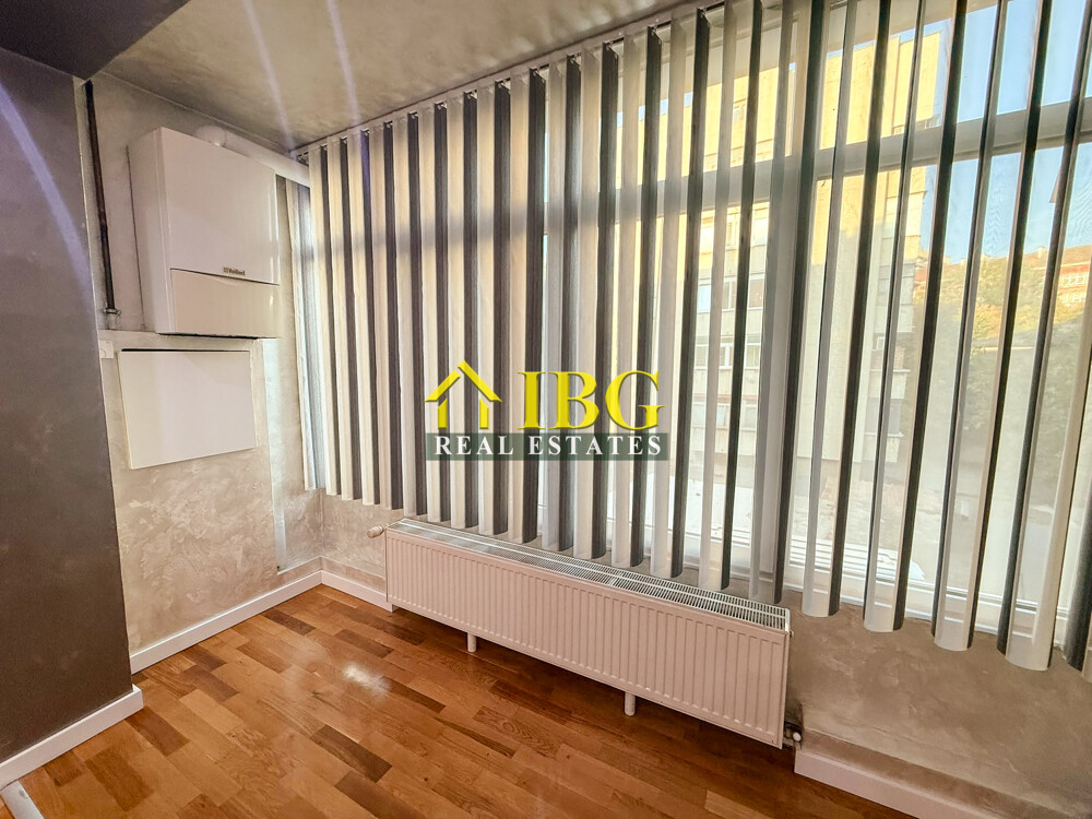 Spacious 2-Bedroom Apartment with Gas Heating & Garage Included | For Rent