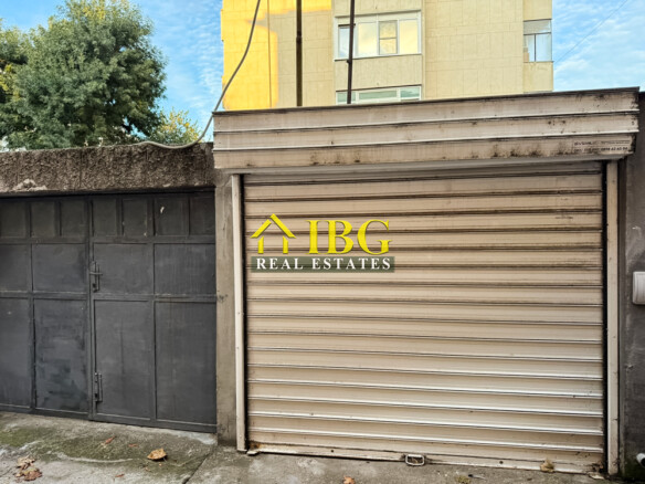 Spacious 2-Bedroom Apartment with Gas Heating & Garage Included | For Rent