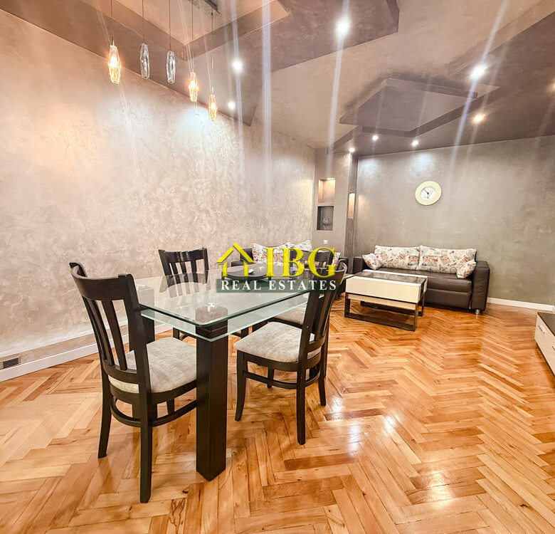 Spacious 2-Bedroom Apartment with Gas Heating & Garage Included | For Rent