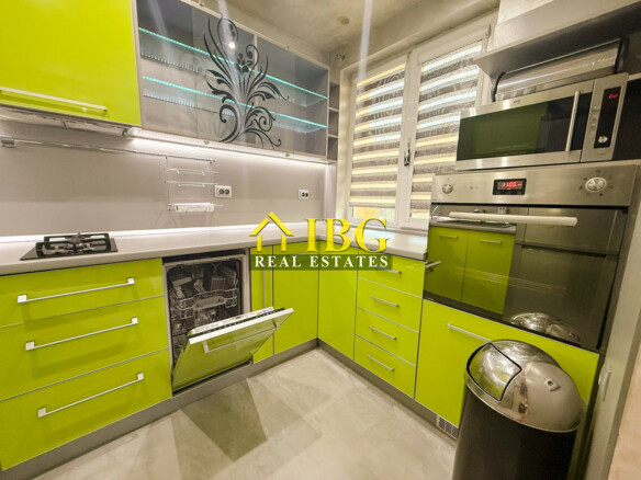 Spacious 2-Bedroom Apartment with Gas Heating & Garage Included | For Rent