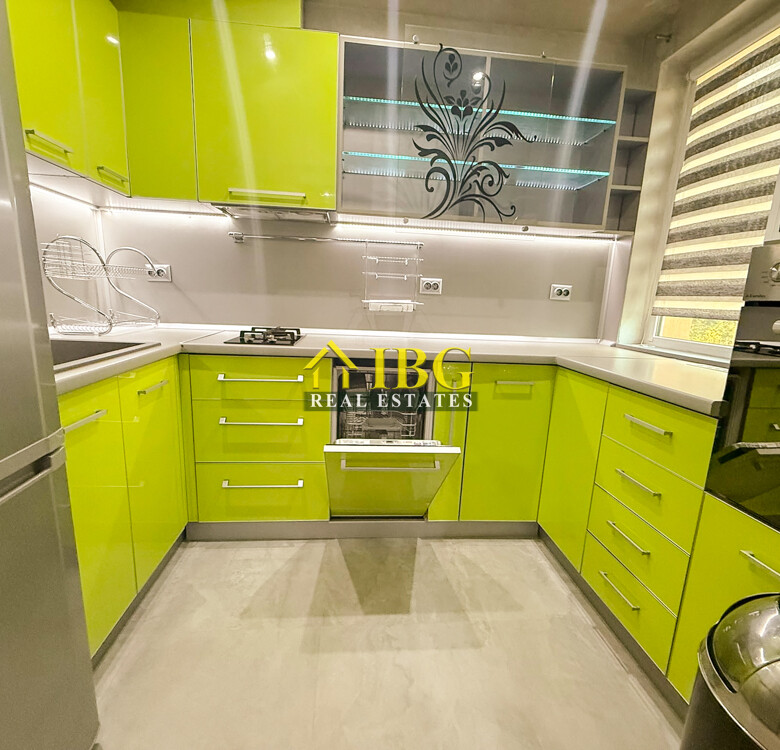 Spacious 2-Bedroom Apartment with Gas Heating & Garage Included | For Rent