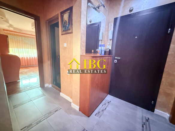 Spacious 2-Bedroom Apartment with Gas Heating & Garage Included | For Rent