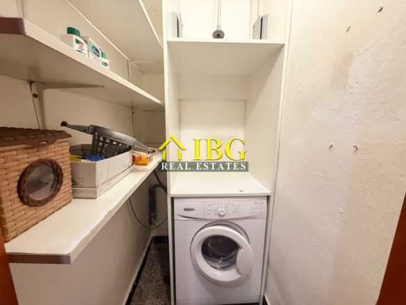 Spacious 2-Bedroom Apartment with Gas Heating & Garage Included | For Rent