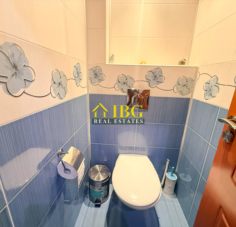 Spacious 2-Bedroom Apartment with Gas Heating & Garage Included | For Rent