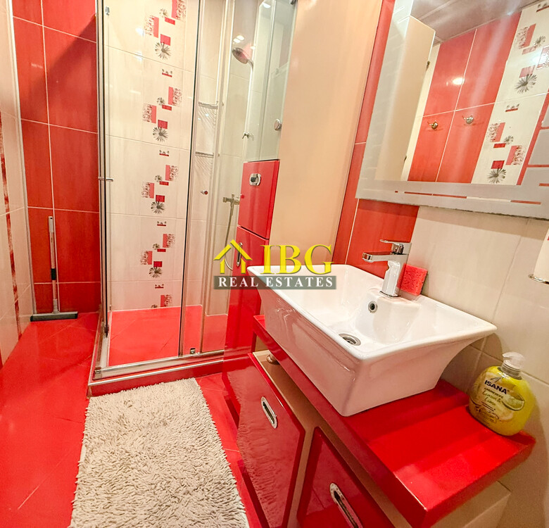 Spacious 2-Bedroom Apartment with Gas Heating & Garage Included | For Rent