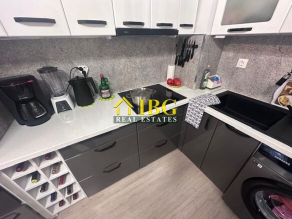 Furnished 2-Bedroom Apartment with Pool View in Dolphin Bay, Sveti Vlas