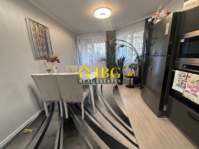 Furnished 2-Bedroom Apartment with Pool View in Dolphin Bay, Sveti Vlas