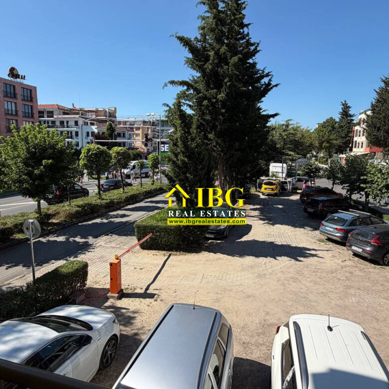 Spacious 2-Bedroom Apartment with Street View | Forum, Sunny Beach