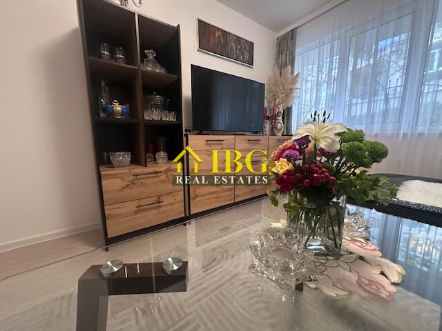 Furnished 2-Bedroom Apartment with Pool View in Dolphin Bay, Sveti Vlas