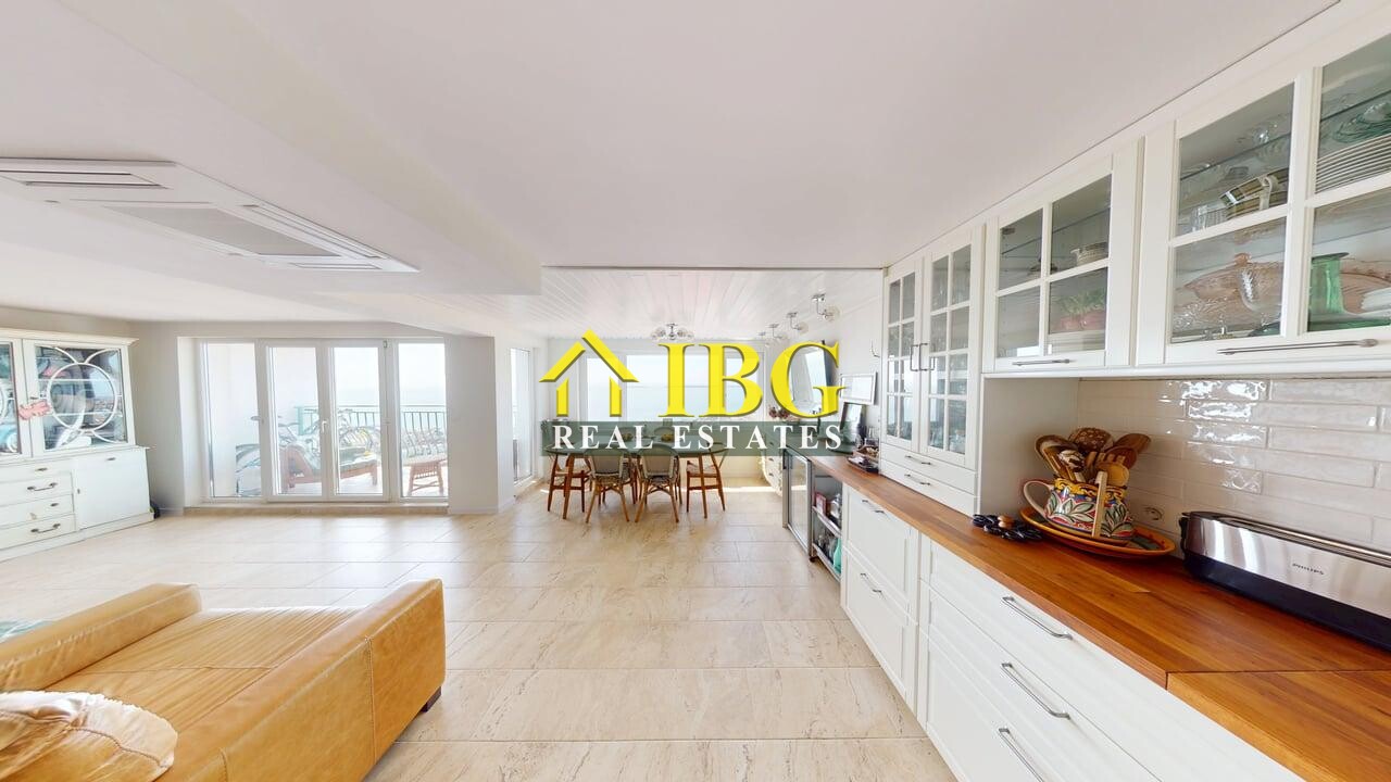 Mieszkanie 4 pokoi 184 m² Sweti Włas, Bułgaria