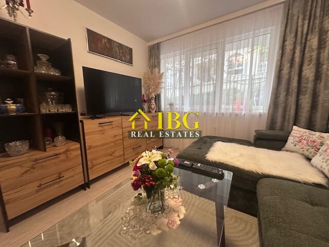 Furnished 2-Bedroom Apartment with Pool View in Dolphin Bay, Sveti Vlas
