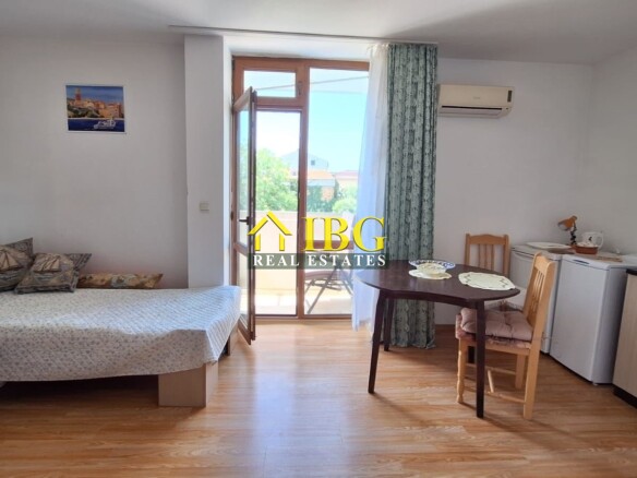 Studio with New Furniture & Pool View | Villa Flora, Ravda