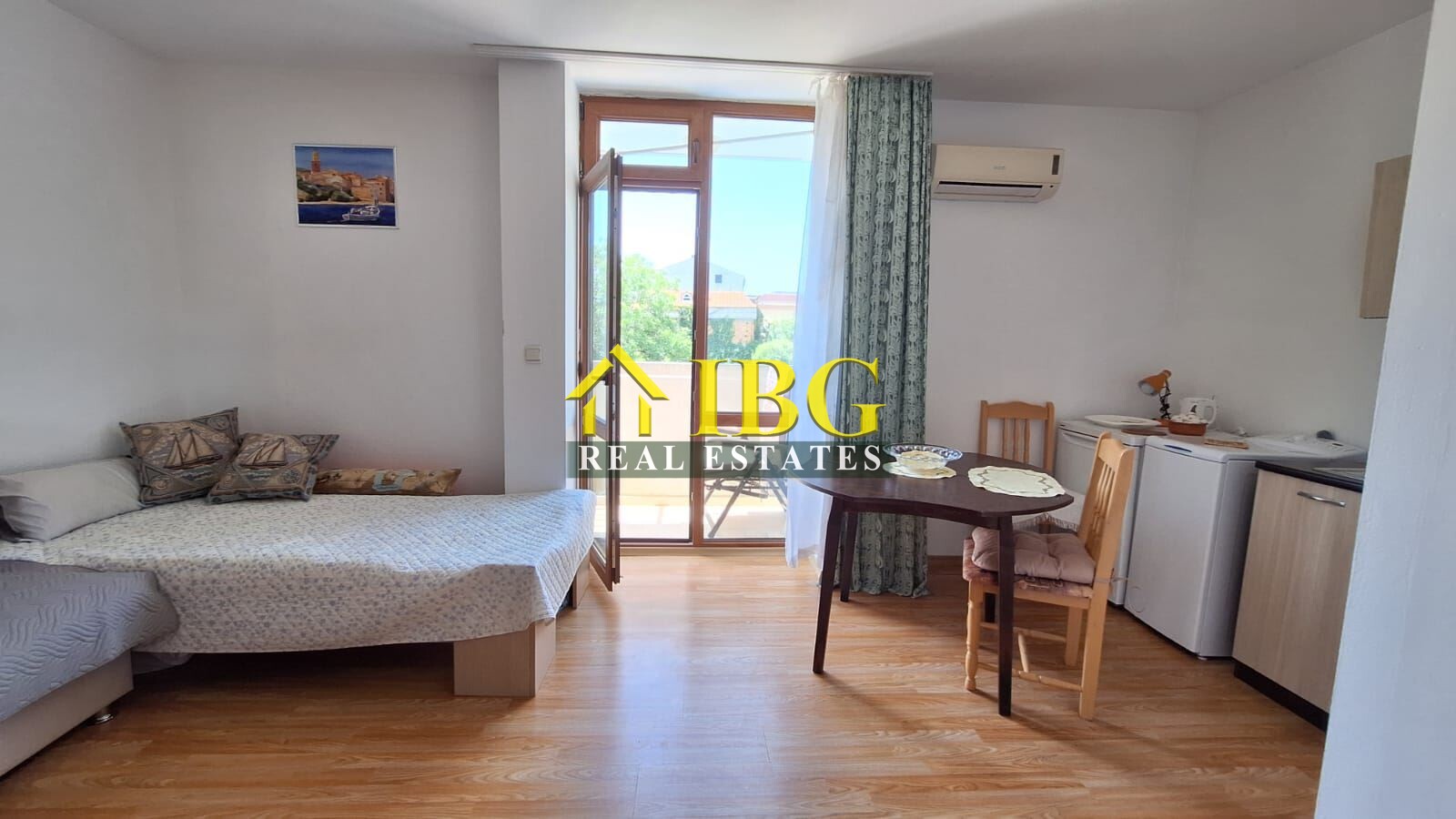 Studio with New Furniture & Pool View | Villa Flora, Ravda
