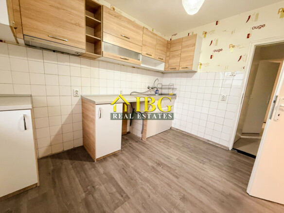 Spacious Unfurnished 2-Bedroom Apartment for Rent | Wide Centre, Ruse